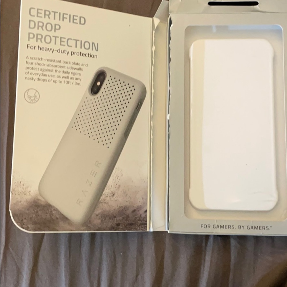 Arctech pro iPhone XS Max case by Razer. - Picture 3 of 4